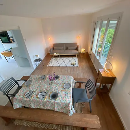 Holiday home La Maison Bleue Vacance Et Jardin, La A 550 M