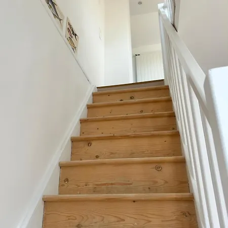 La Maison Bleue Vacance Et Jardin, La à 550 M *