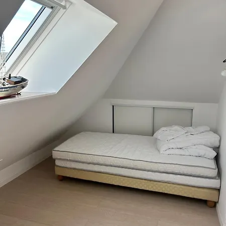 La Maison Bleue Vacance Et Jardin, La à 550 M Hébergement de vacances