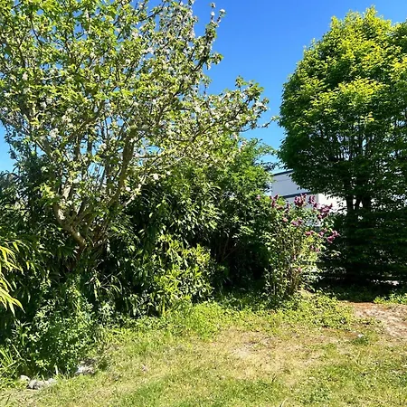 Hébergement de vacances La Maison Bleue Vacance Et Jardin, La à 550 M *